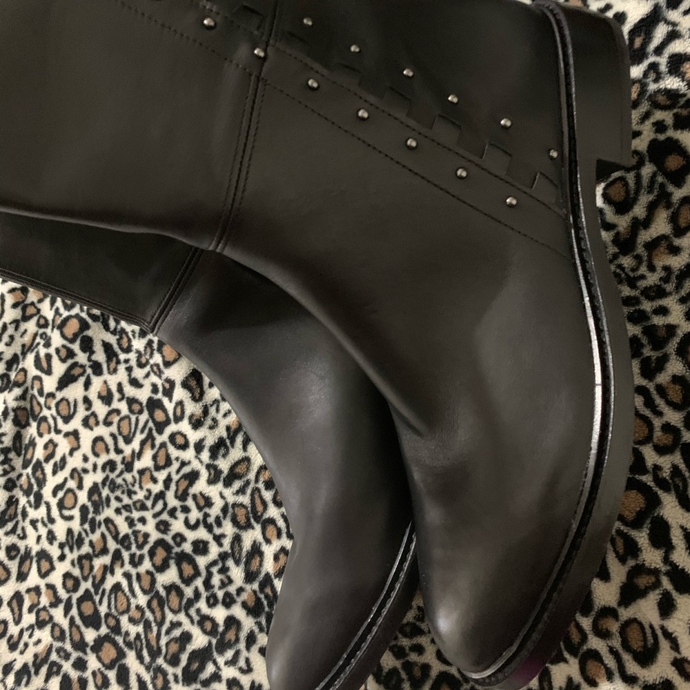 Boots - Picture 3 of 4